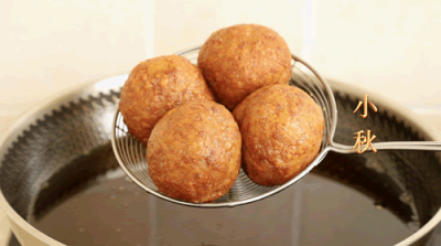 ​四喜丸子的家常做法教程（四喜丸子正确做法，学会这几步，多做一些冻起来，随