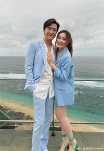 ​网民晒马国明近况，对方疑似裤裆爆开，专注低头玩手机全然不知