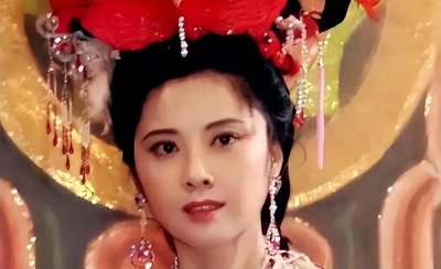 ​女儿国国王”朱琳的传奇人生：身材苗条，风韵犹存。