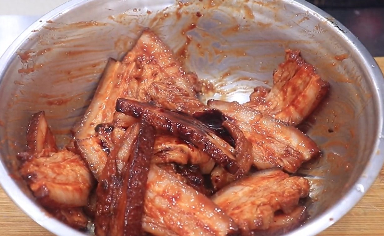 这才是扣肉的地道做法,厨师长的烹饪技巧高,好吃不油腻,真香