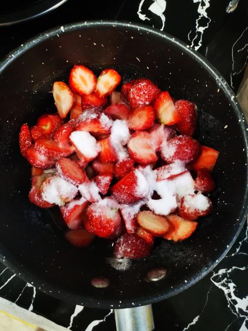 快速制作草莓酱这个方法超简单（教你自制草莓酱）