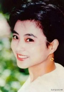 ​＂李玲玉：从越剧新星到璀璨演艺界的传奇。