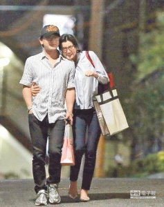 ​藤原纪香二婚嫁黑崎娘娘