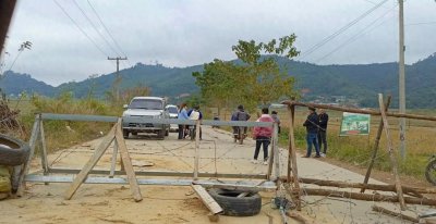 ​缅北木姐局势不明，大批民众离开，途中却遭遇战事，进退两难