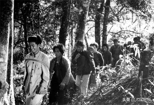 60年前，世世代代过着原始生活的苦聪人直接过上了社会主义生活