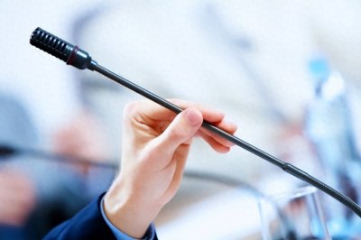 人民网评:15900元的按摩仪包治百病?警惕“忽悠”老年人的养生陷阱